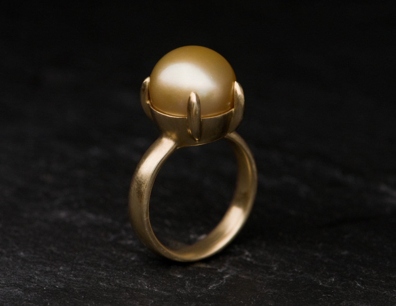 Gold Perle Ring in 18K Gold, Statement Geschenk Für Sie von williamwhite