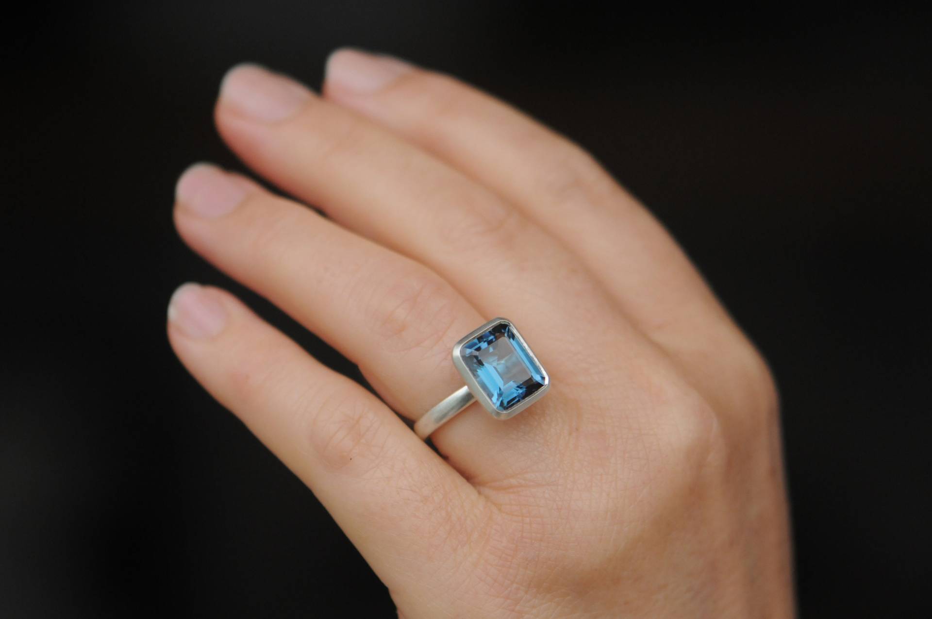 Großer Blauer Topas Ring in Silber, Hellblauer Edelstein Statement Ring, Geschenk Für Sie von williamwhite