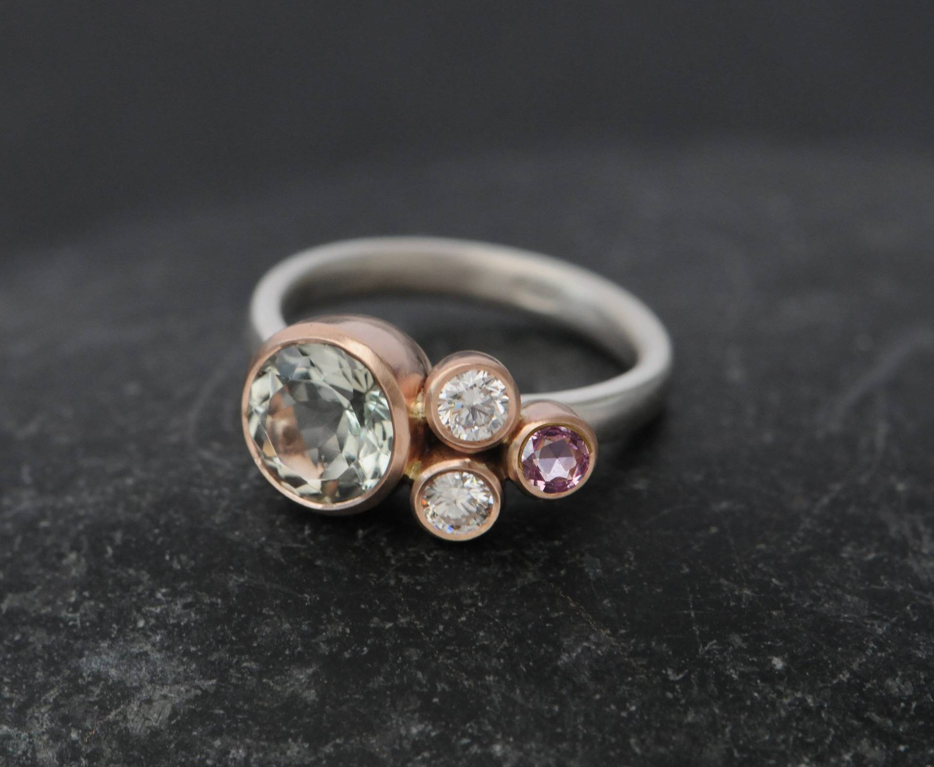 Grüner Amethyst Verlobungsring Mit Diamant Und Pink Saphir, Clusterring von williamwhite