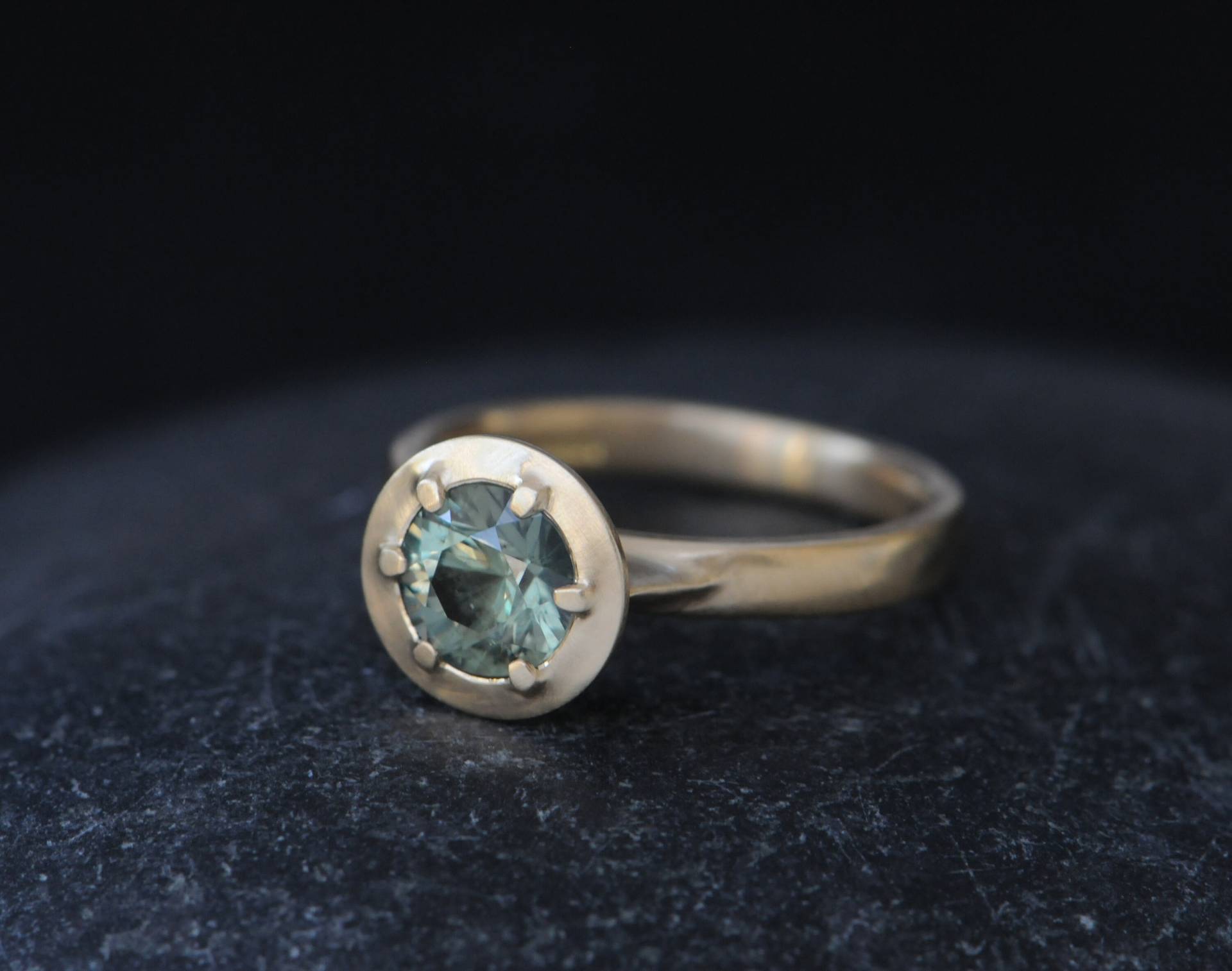 Grüner Saphir Verlobungsring in 18K Gold - 1 Karat Edelstein Ring von williamwhite