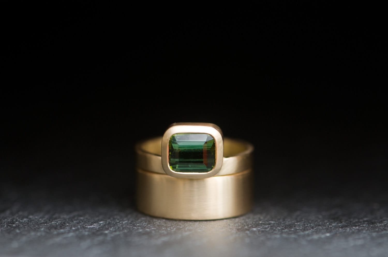 Grüner Turmalin Hochzeit Set 18K Gold - Großer Grüner Ring von williamwhite