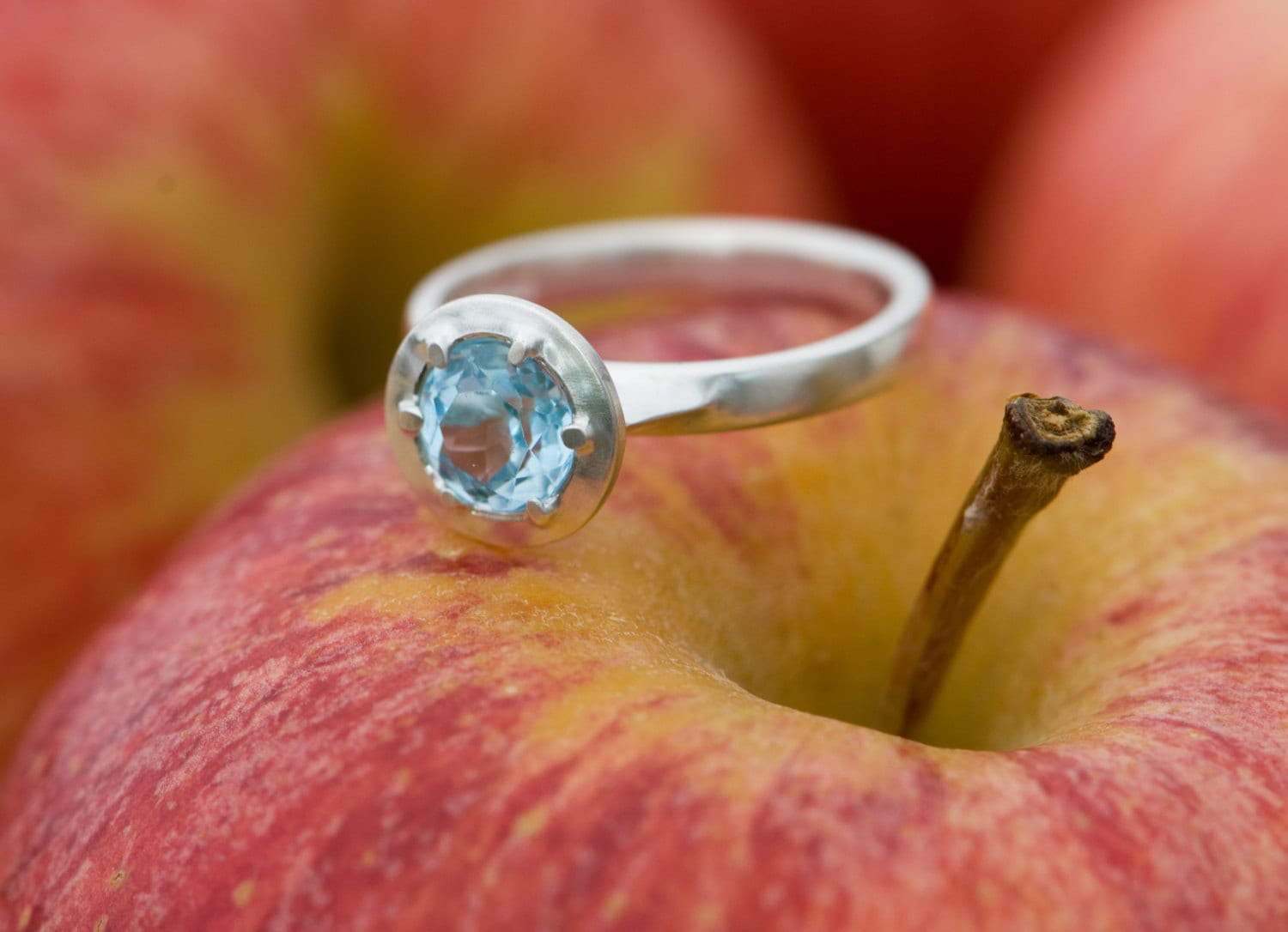 Hellblauer Topas Ring in Silber - Schweizer Blautopas Solitär von williamwhite