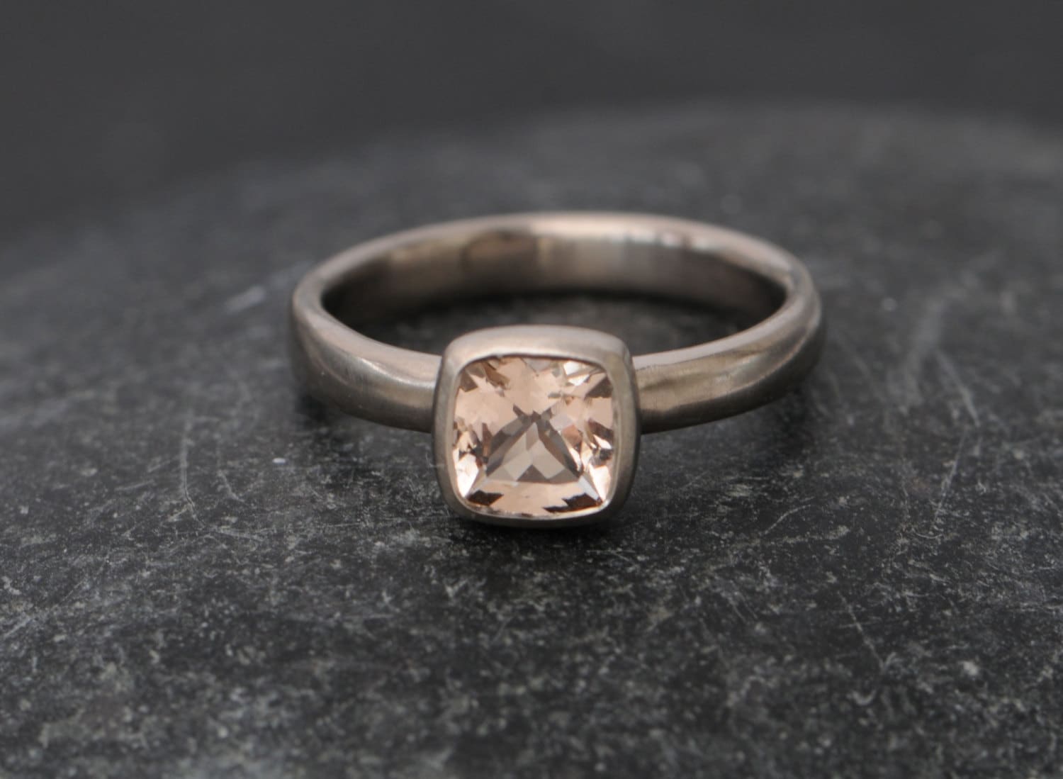 Kissenschliff Morganit Verlobungsring Aus 18K Weißgold - Pink Ring von williamwhite