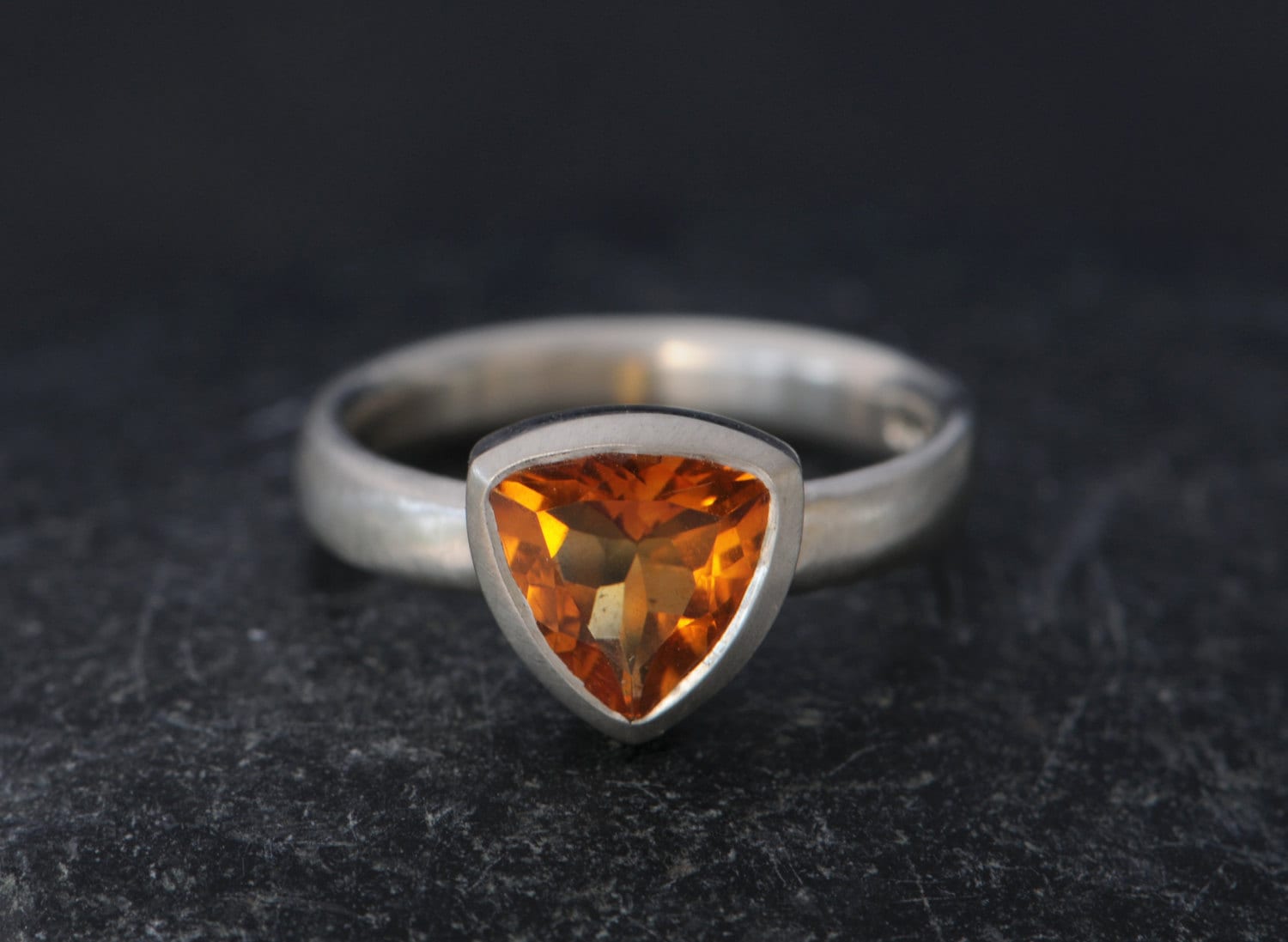 Madeira Citrin Trillion Ring, Orange Edelstein Trilliant Ring in Silber von williamwhite