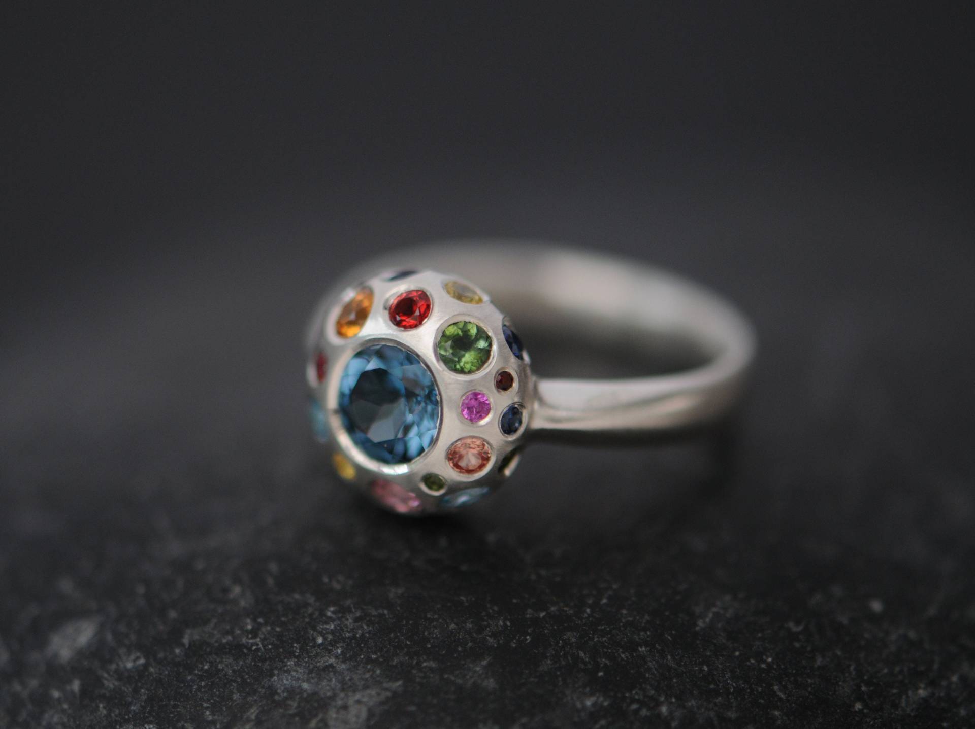 Saphir Cluster Ring in Silber, Multi Farbe Statement Ring, Regenbogen von williamwhite