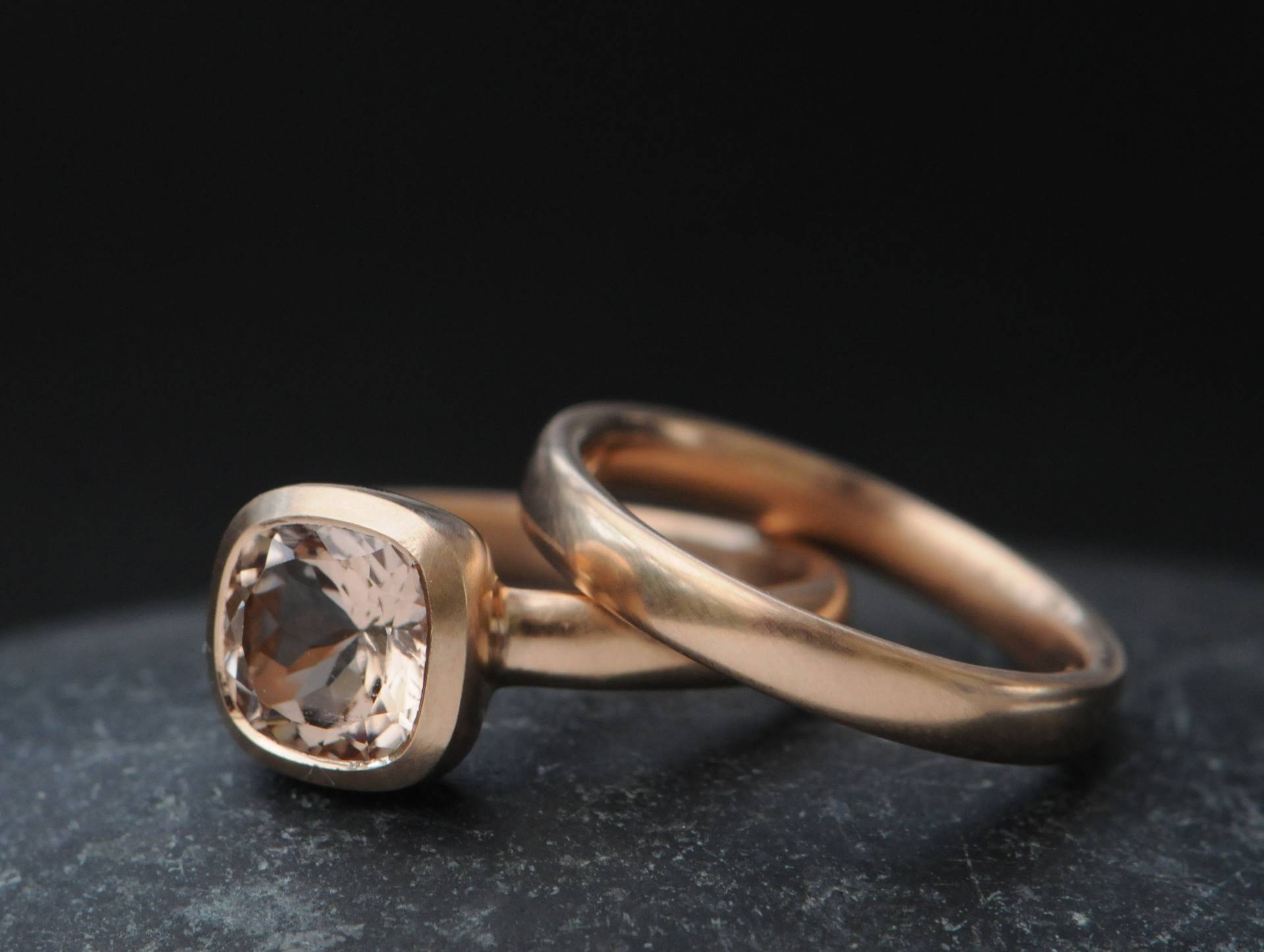 Morganit Kissenschliff Hochzeit Set in 18K Rosegold von williamwhite