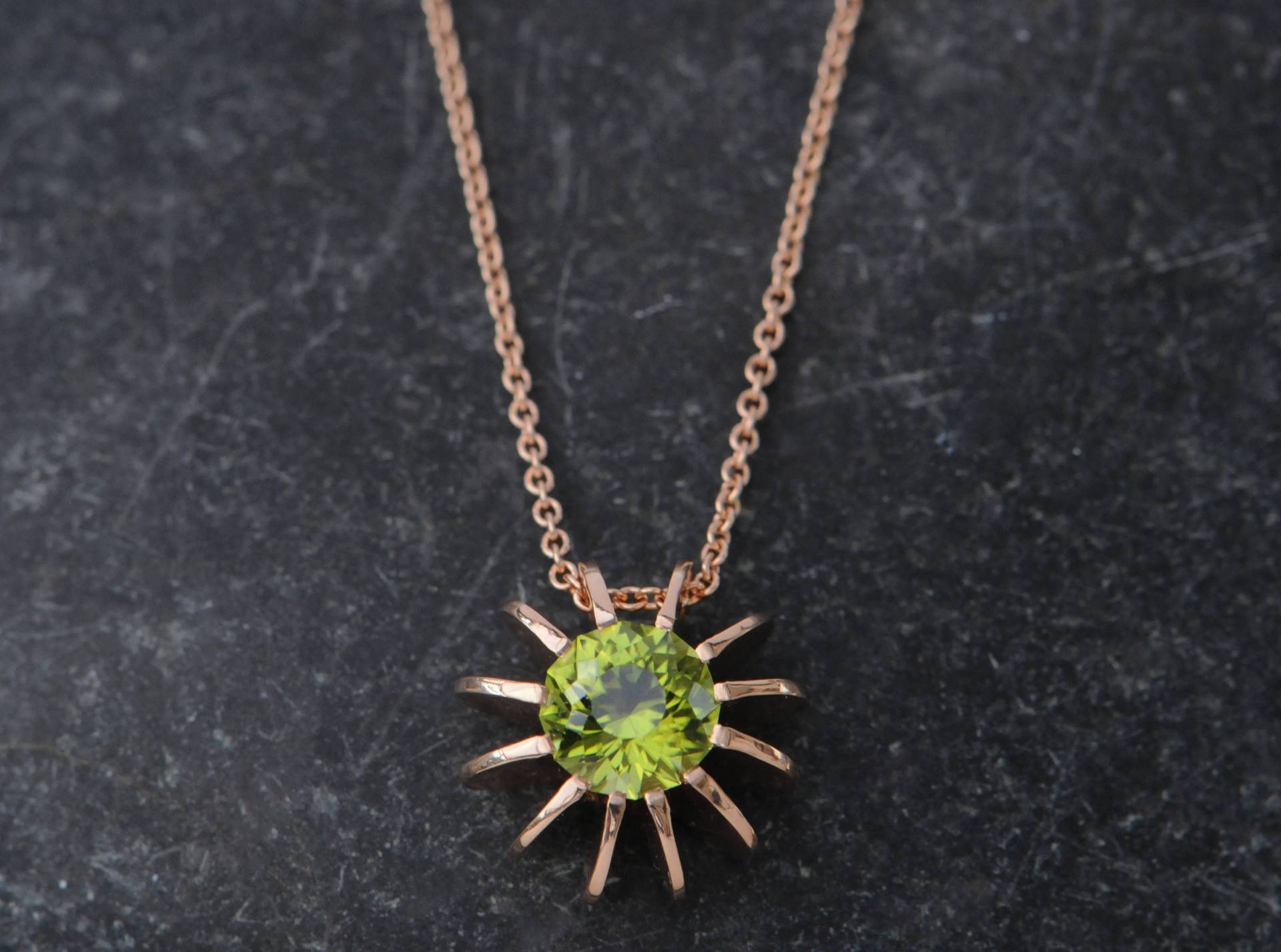 Peridot Halskette Aus 750Er Gold, Seeigel Anhänger, Geschenk Für Sie von williamwhite