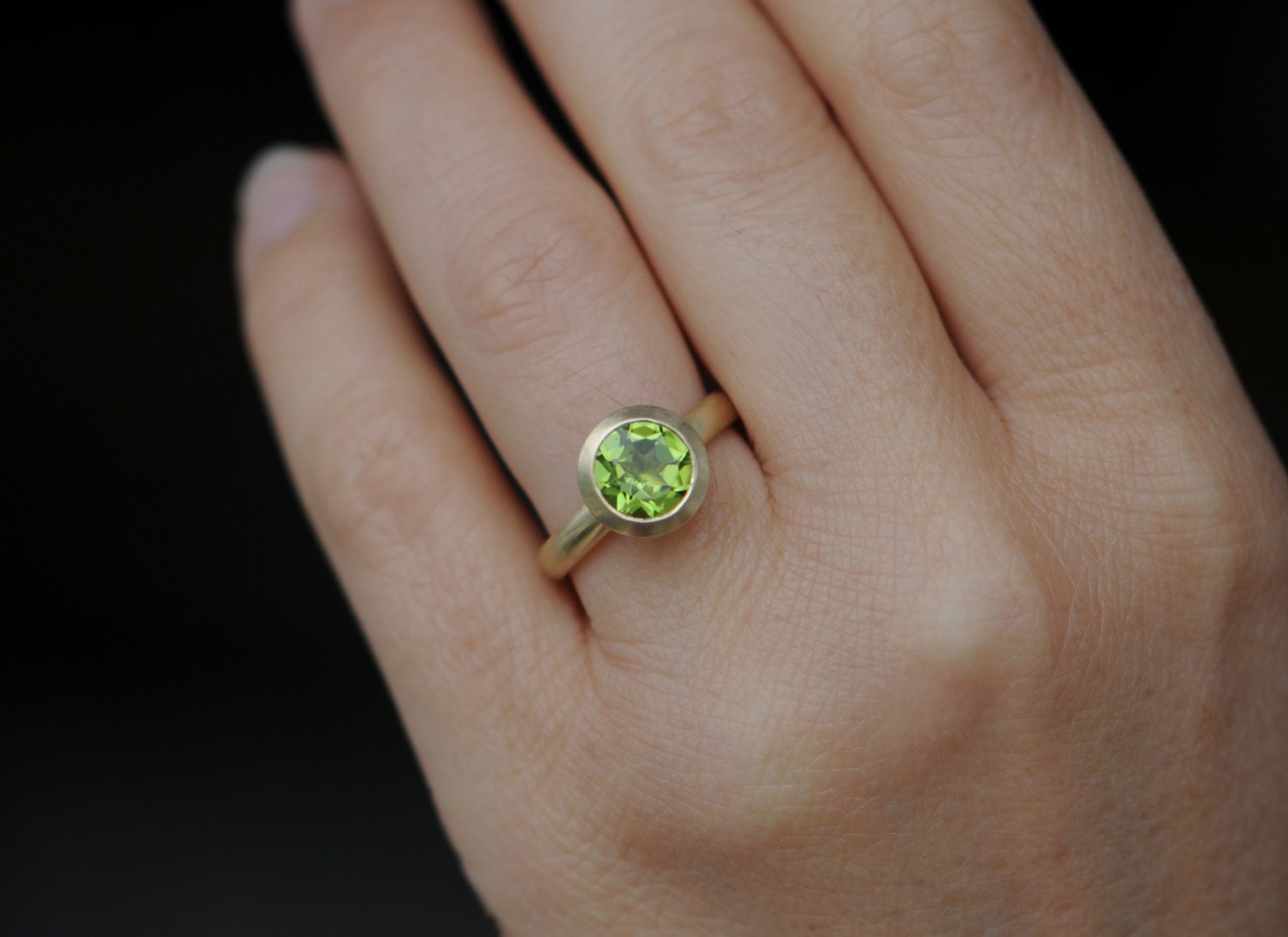 Peridot Verlobungsring in 18K Gold, Grüner Edelstein Goldring Geschenk Für Sie von williamwhite