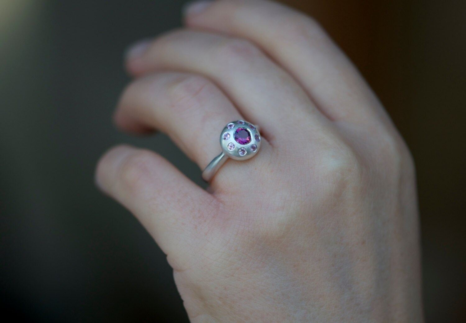 Rhodolith Granat Ring Mit Pinken Saphiren, Geschenk Für Sie, Rosa Edelstein Cluster von williamwhite