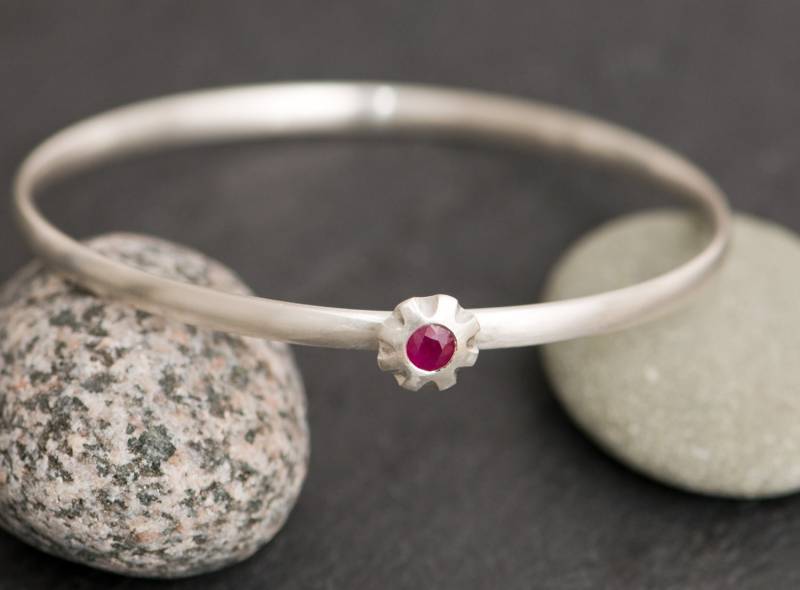 Rubin Armreif in Sterling Silber - Armband von williamwhite
