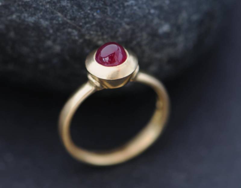 Mittelalterlicher Stil Rubin Ring Aus 750Er Gold, Cabochon Ring, Geschenk Für Sie von williamwhite