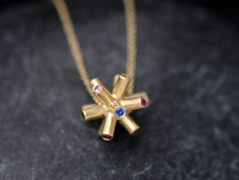 Saphir Anhänger Halskette in 18K Gold, Moderne Geschenk Für Sie von williamwhite