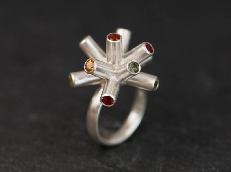 Spiky Ring Mit Saphiren, Statement in Silber, Geschenk Für Sie von williamwhite