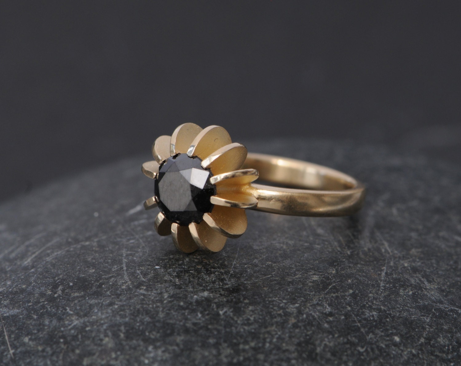 Schwarzer Diamant Statement Ring in 18K Gold, Seeigel Ring, Schwarz Gem Verlobungsring von williamwhite