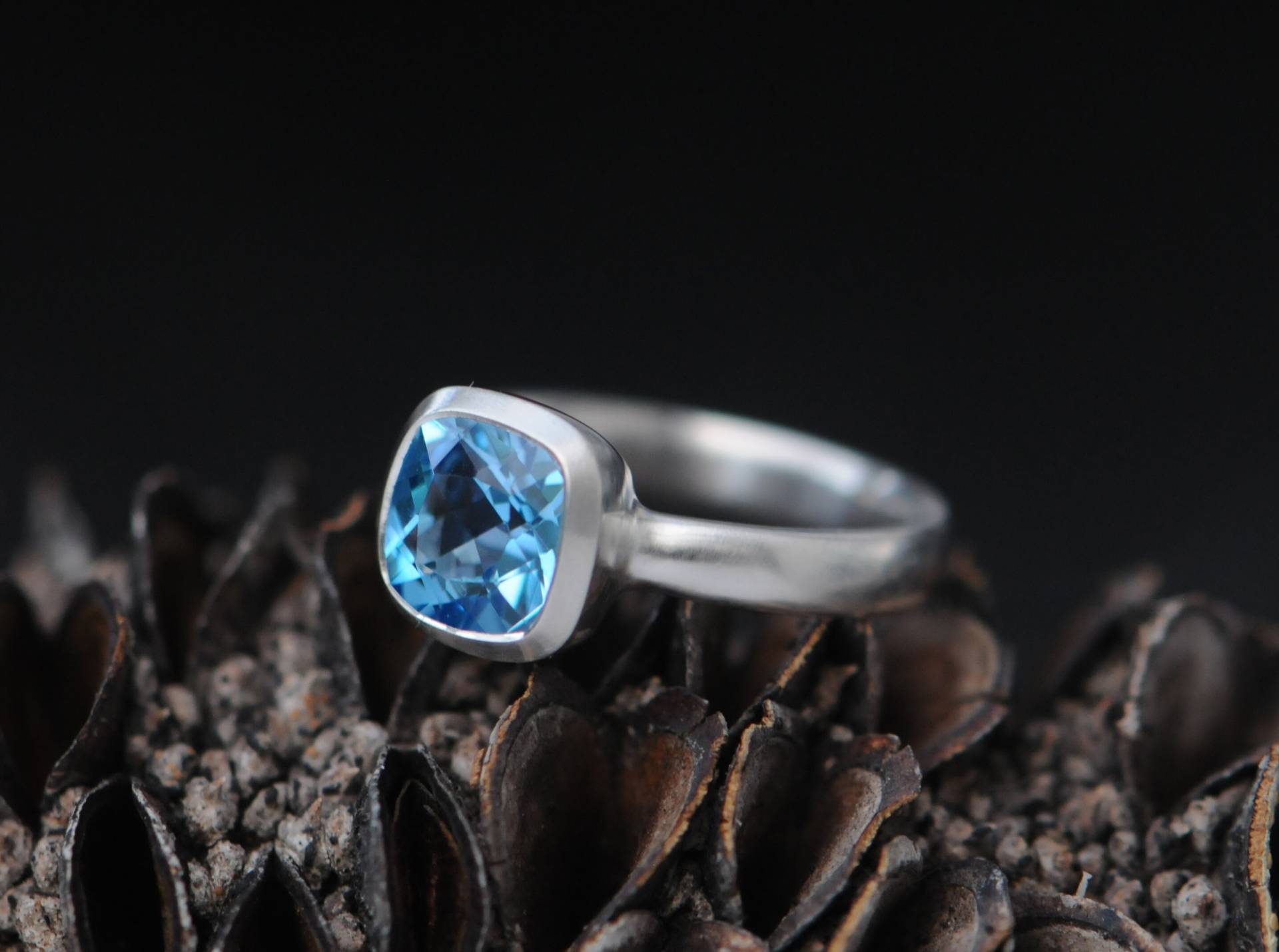 Schweizer Blautopas Cushion Cut Ring Aus Recyceltem Sterlingsilber, Geschenk Für Sie von williamwhite