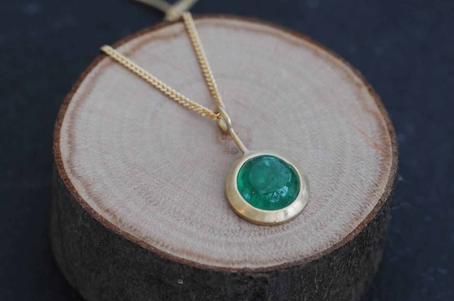 Smaragd Cabochon Halskette Aus 18K Gold, Weihnachtsgeschenk Für Sie Anhänger von williamwhite