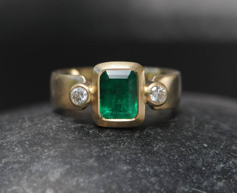 Smaragd Verlobungsring - Großer Smaragdring Mit Diamanten in 750Er Gelbgold von williamwhite