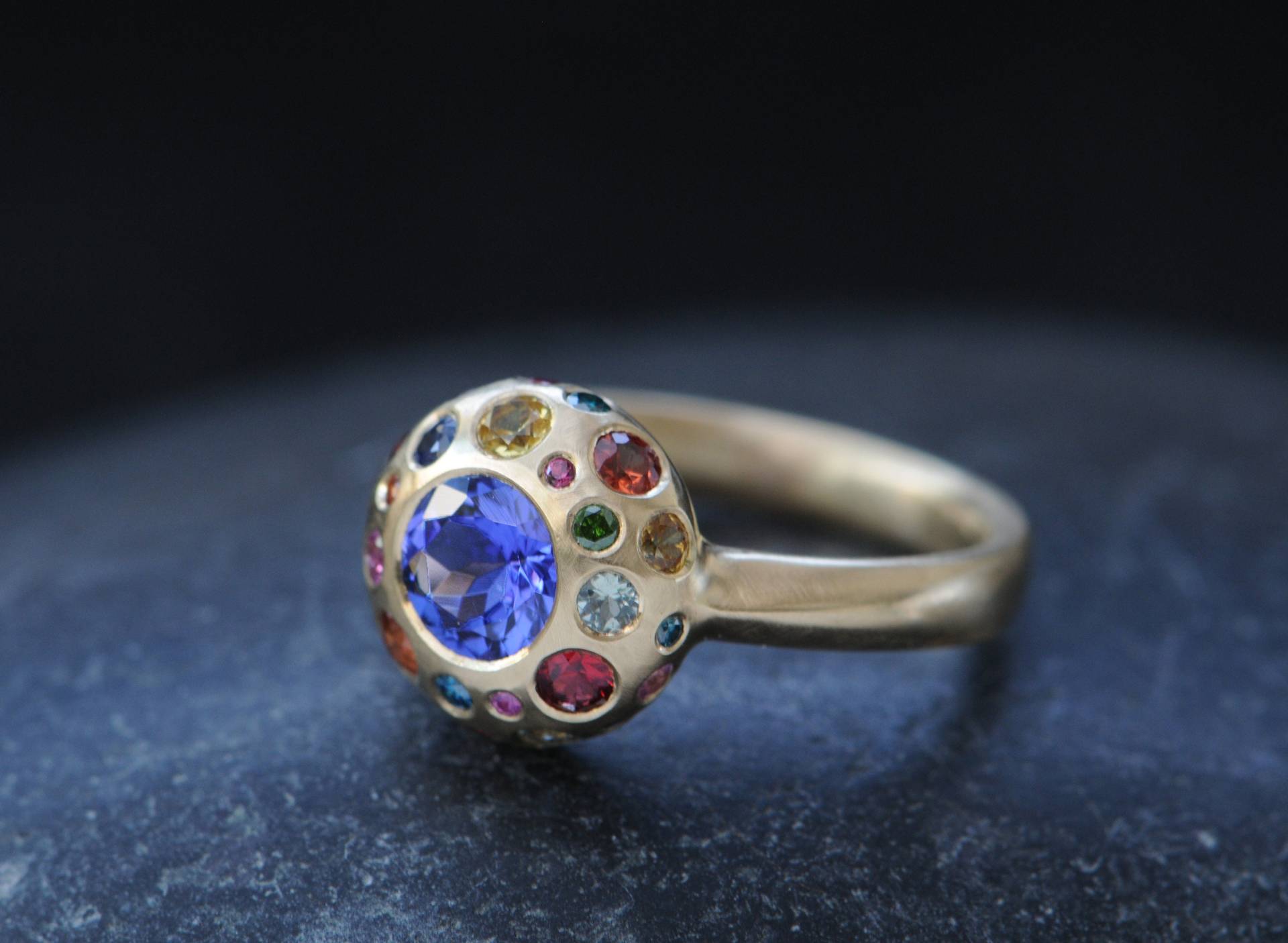 Tansanit Ring in 18K Gold, Blauer Edelstein Cluster von williamwhite