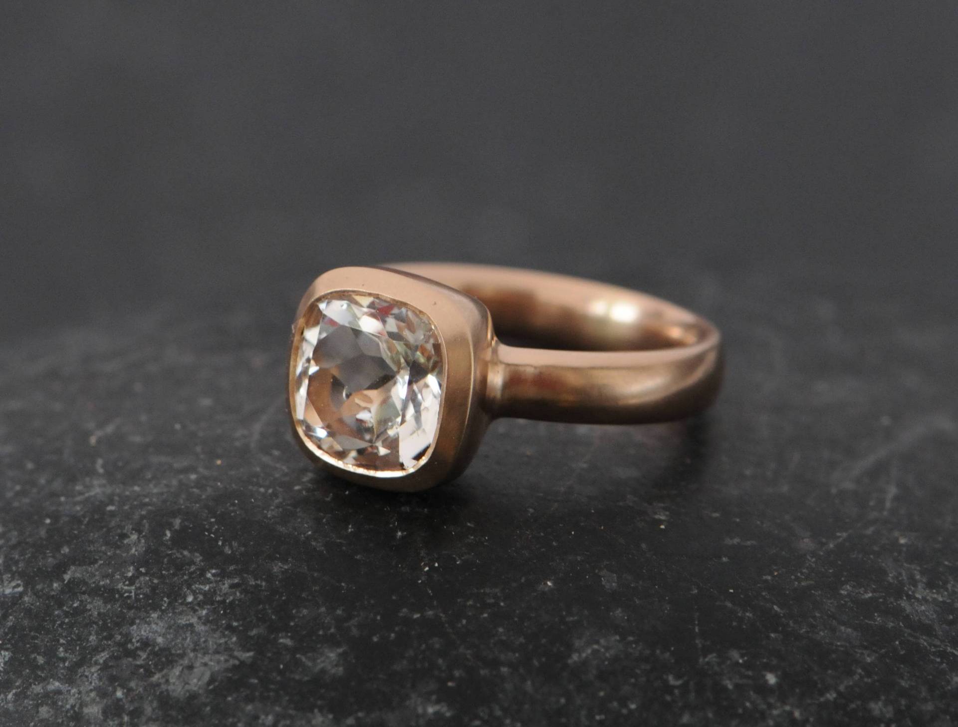 Weißtopas Roségold Verlobungsring, Ring in 18K Gold von williamwhite