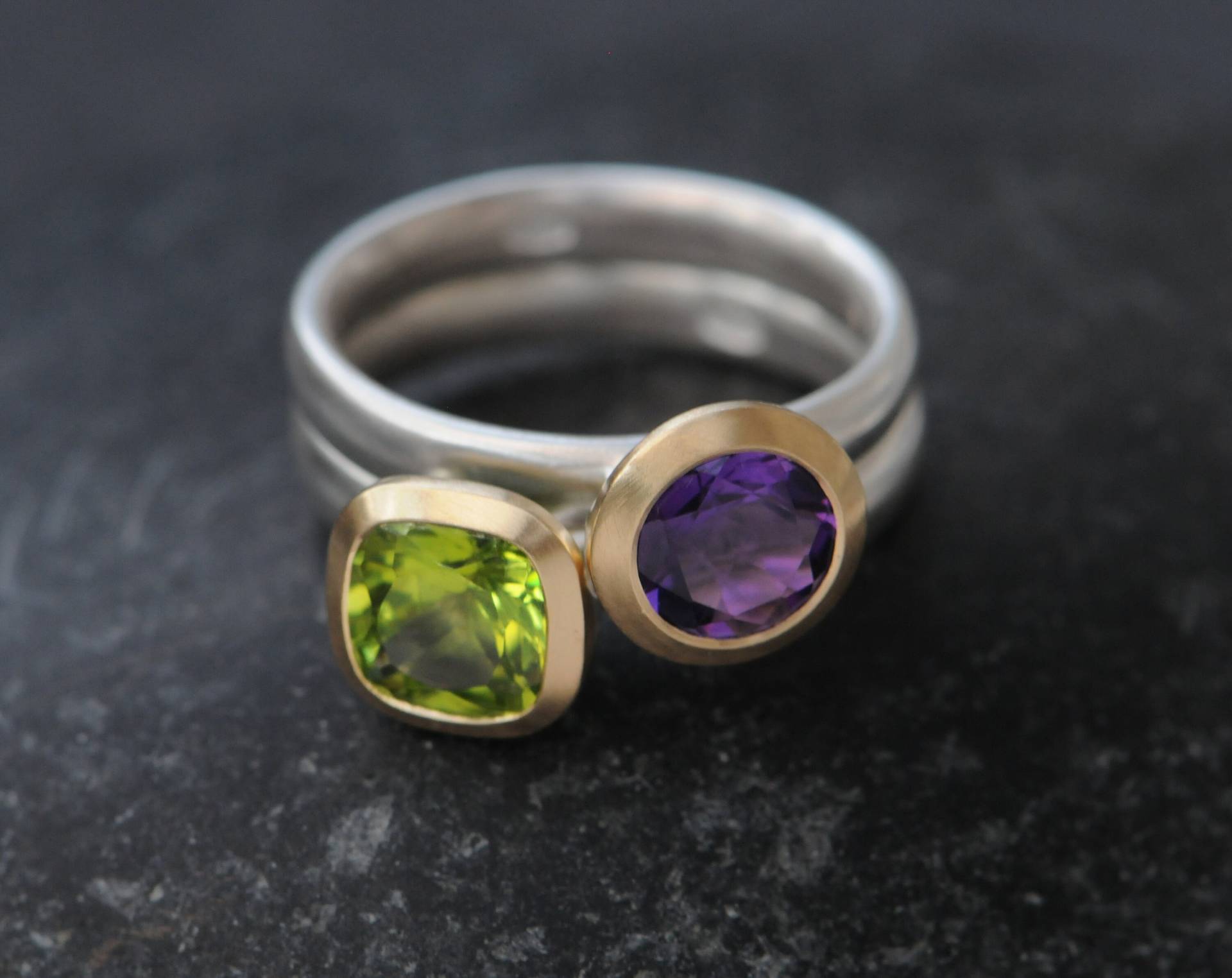 stapelringe Weihnachtsgeschenk Für Sie, Ringset Mit Peridot Und Lila Amethyst von williamwhite