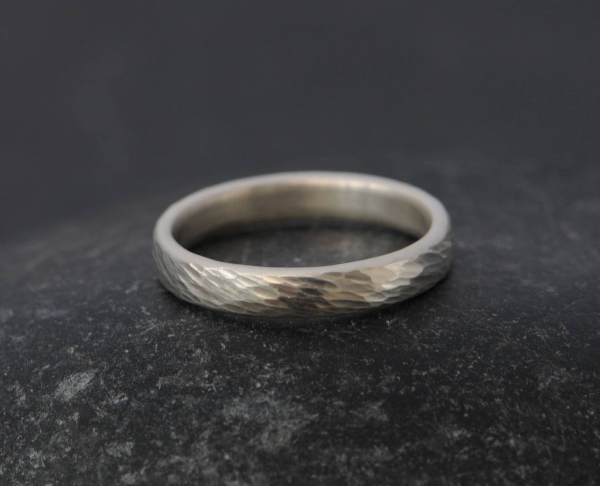 strukturierter Silber Ehering, Geschenk Für Sie, Recycled Ring von williamwhite