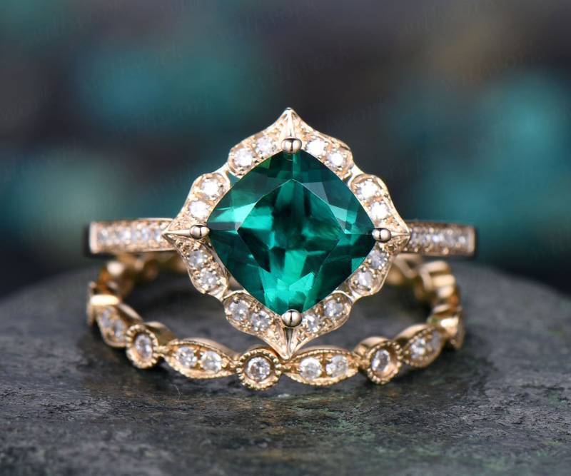 Grün Smaragd Verlobungsring Set Gelbgold 2stk Blume Diamant Halo Volle Ewigkeit Passend Art Deco Hochzeit Mai Geburtsstein Brautringset von willwork