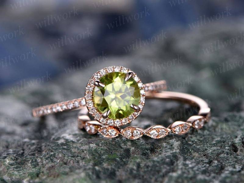 Grüne Peridot Verlobungsring Rose Gold Handgemachte Diamant Halo Braut Ring Stapeln Passende 2Pc Runde Marquise Antike Hochzeit Versprechen Ring von willwork