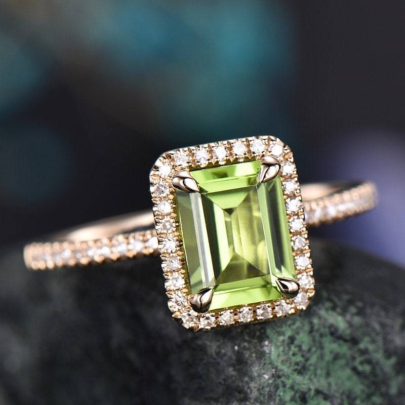 Natürlicher Peridot Verlobungsring 14K Gelbgold-Handgemachter Halo Diamant Ehering Band 8 X 6 Mm Smaragdschliff August Geburtssteinring von willwork