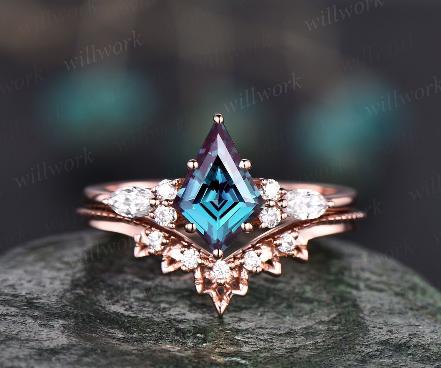 Vintage Alexandrit Verlobungsring Set Rose Gold Drachenschliff Ring Art Deco Moissanite Für Frauen Einzigartige Ehering von willwork