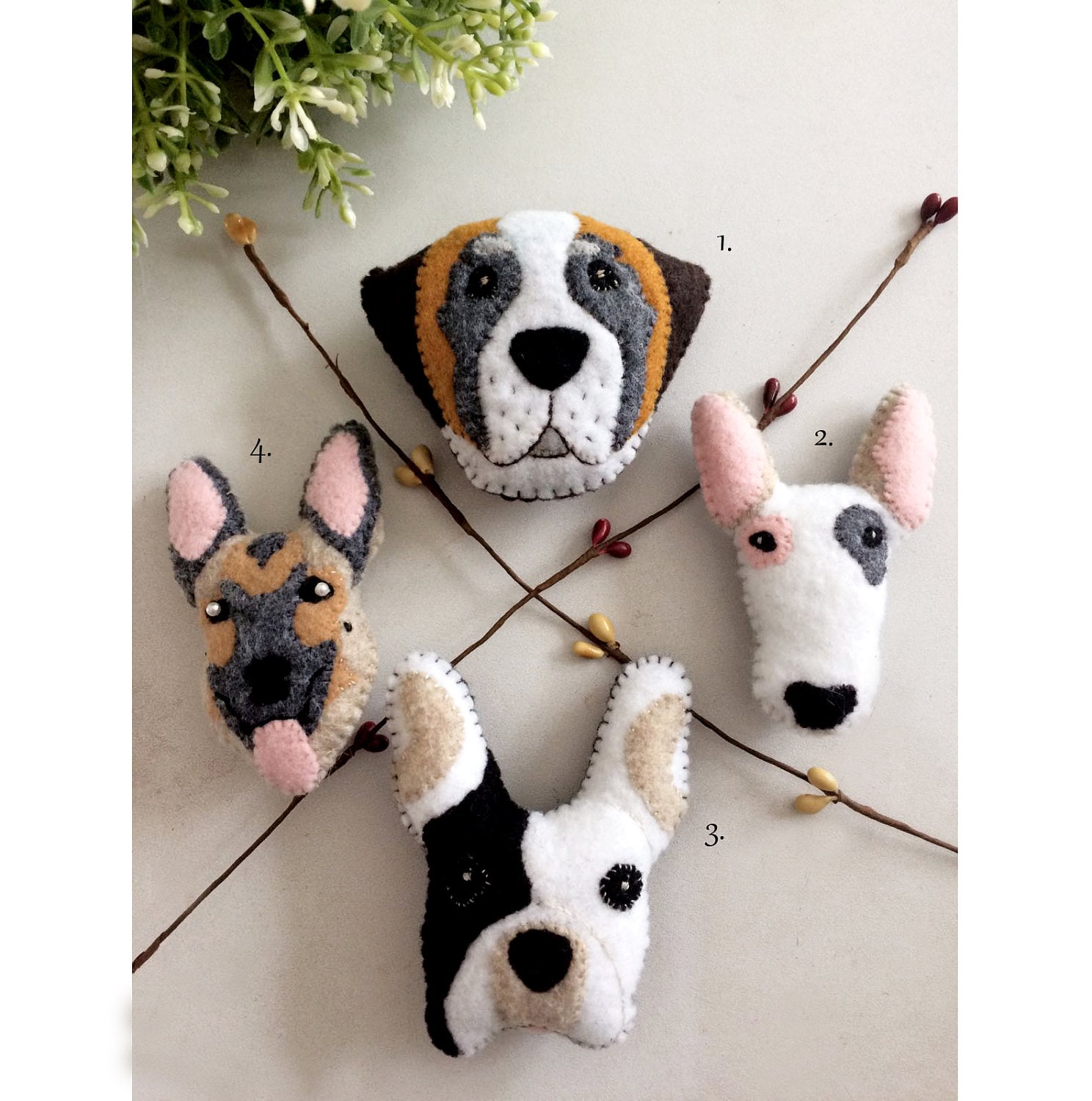 Filz Hund Dekoration Brosche, Schlüsselanhänger. Bernhardiner, Bullterrier, Boston Terrier, Deutscher Schäferhund Accessoire Für Hundeliebhaber von wingsworldlife