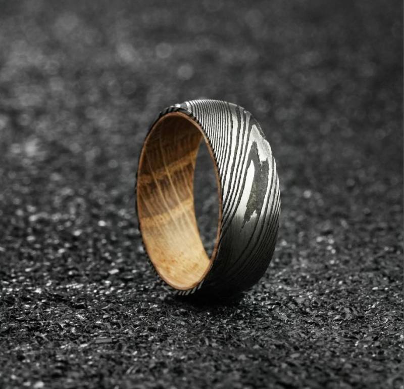 Damascus Whiskey Barrel Ring, Mens Steel Wood Wedding Band, Unique Engagement Christmas Gift For Boyfriend von winzic
