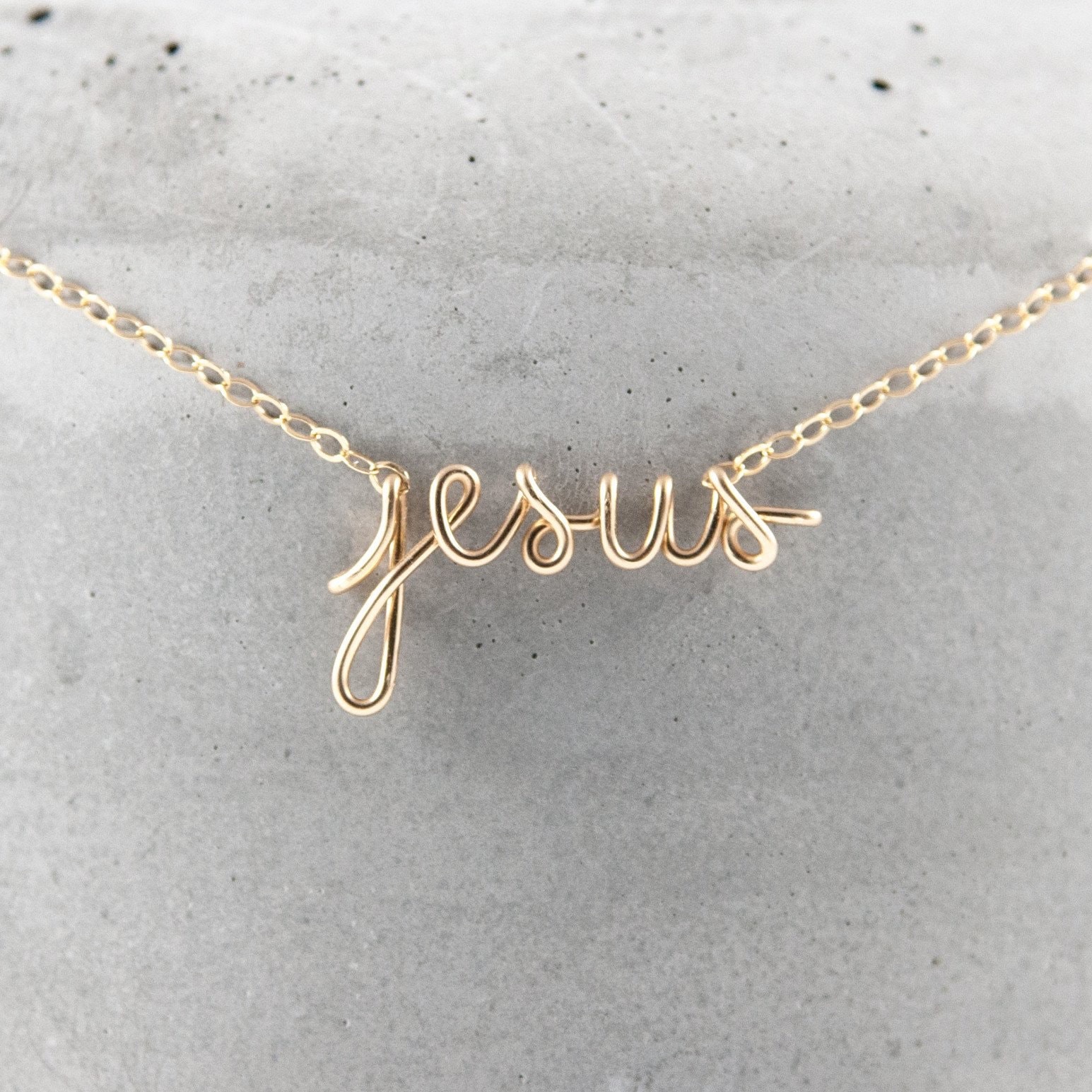 Jesus Halskette Gold, Silber Halskette, Draht Namen Christlicher Schmuck, Auf Glauben Basierender Religiöses Geschenk, Taufgeschenk Jesus Halskette Gold, Silber Halskette, Draht Namen Christlicher Schmuck, Auf Glauben Basierender Religiöses Geschenk, Taufgeschenk von wiredforfreedom