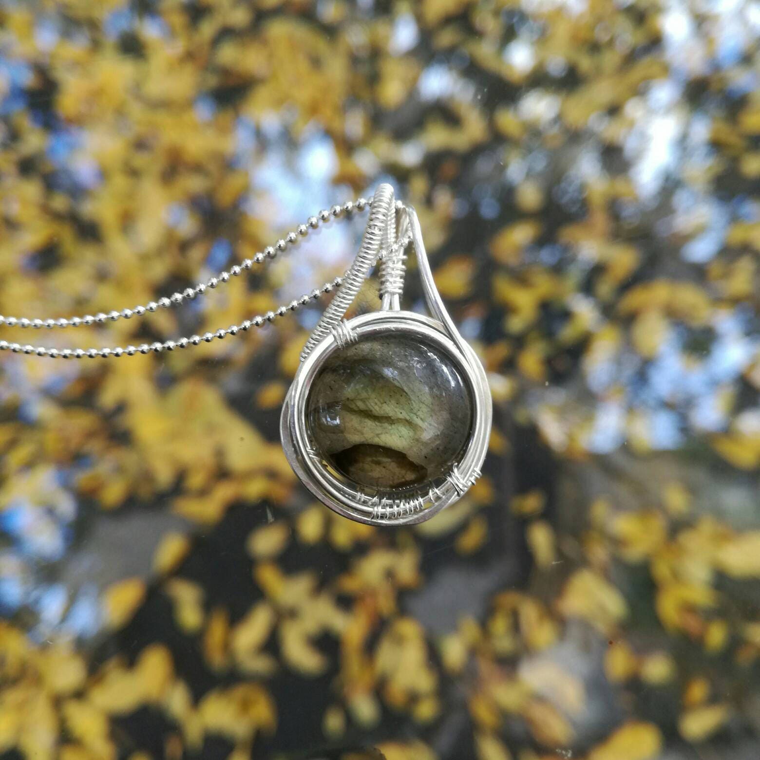 Kleine Labradorit Halskette, Schillernde Schillernden Anhänger Kleine Labradorit Halskette, Schillernde Schillernden Anhänger von wireswirljewelry