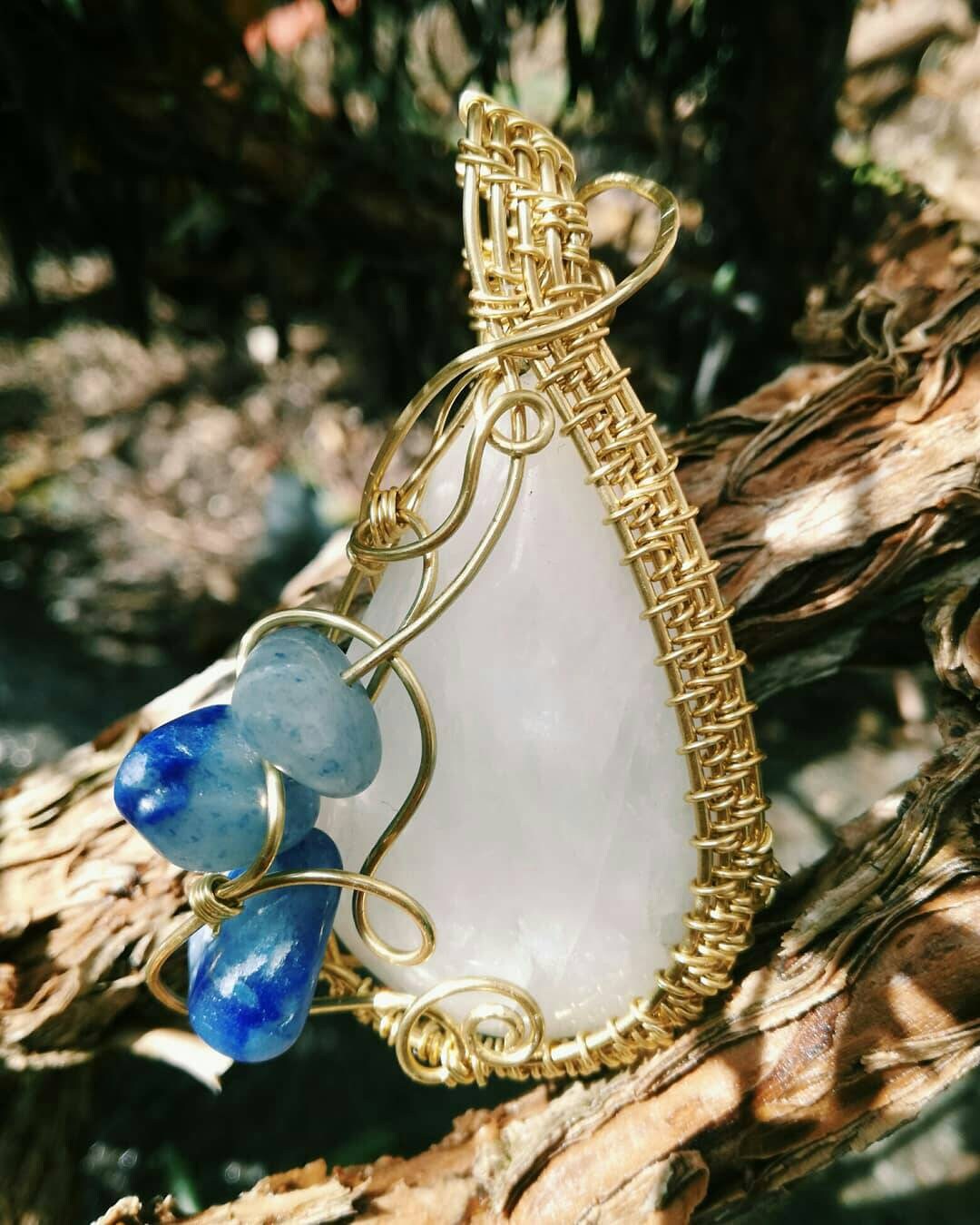 Milchquarz Und Blau Quarz Halskette, Tropfen Anhänger, Weiß Gold Anhänger Milchquarz Und Blau Quarz Halskette, Tropfen Anhänger, Weiß Gold Anhänger von wireswirljewelry
