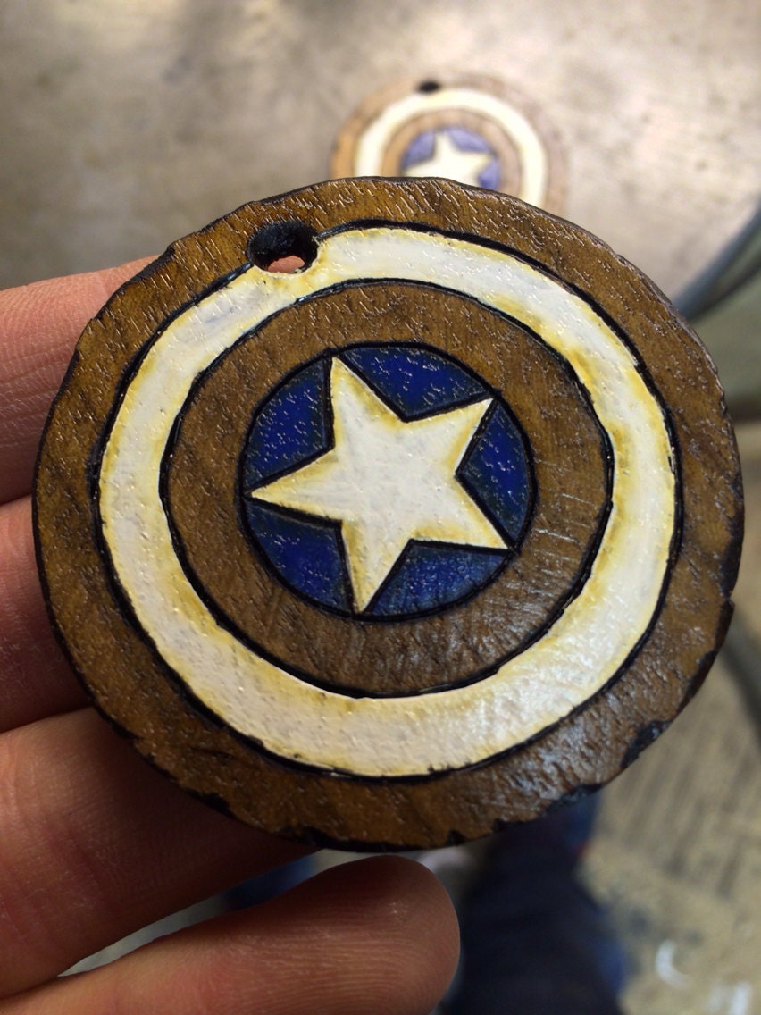 Captian America Winter Soldier Shield Halskette Captian America Winter Soldier Shield Halskette von wisdomacres