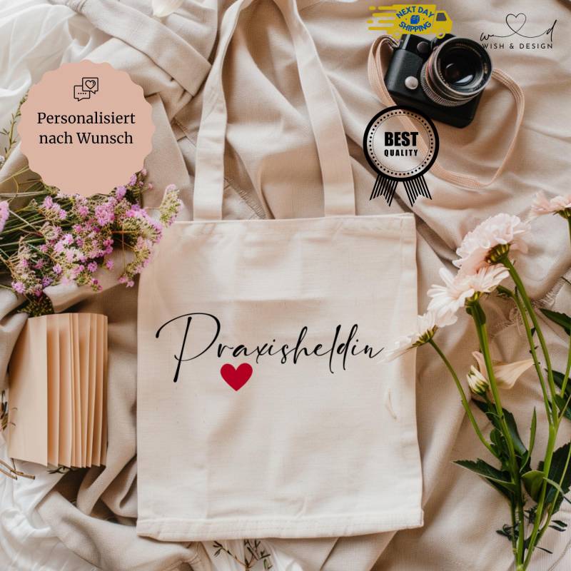 Praxistasche "Praxisheldin" | Baumwolltasche & Jutetasche Geschenk Für Arzthelferin, Krankenschwester, Praxis Team Dankeschön von wishanddesignByDilek