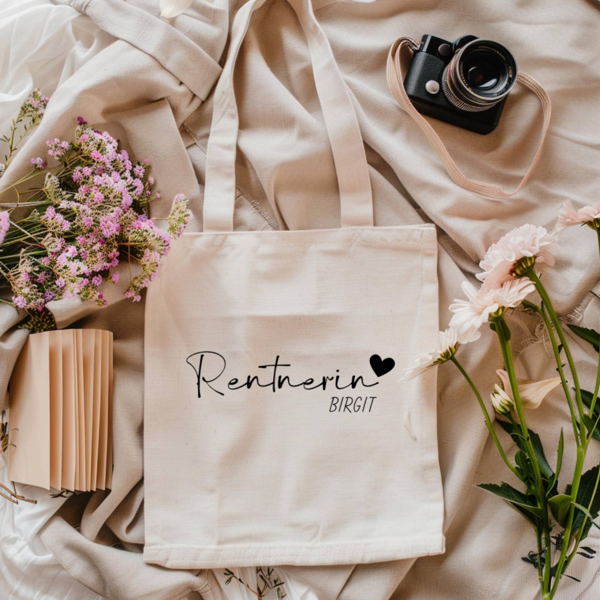 Rentnerin Tasche Mit Name Birgit - Geschenk Für Ruhestand, Personalisierter Jutebeutel, Baumwolltasche Rentnerin, Abschied Kollegin von wishanddesignByDilek