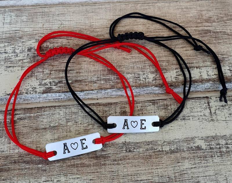 Set Mit 2 Gravierten Bar Armbändern, Personalisiertes Sein Und Sie Passendes Für Paare Initialen, Monogramm Beziehungsgeschenk von wishnco