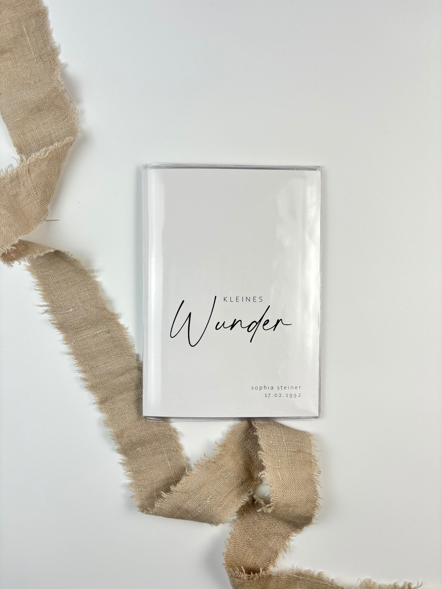 Mutterpasshülle "Kleines Wunder", Personalisiert Mit Namen & Datum, Geschenkidee Zur Schwangerschaft Mutterpasshülle "Kleines Wunder", Personalisiert Mit Namen & Datum, Geschenkidee Zur Schwangerschaft von withjoem