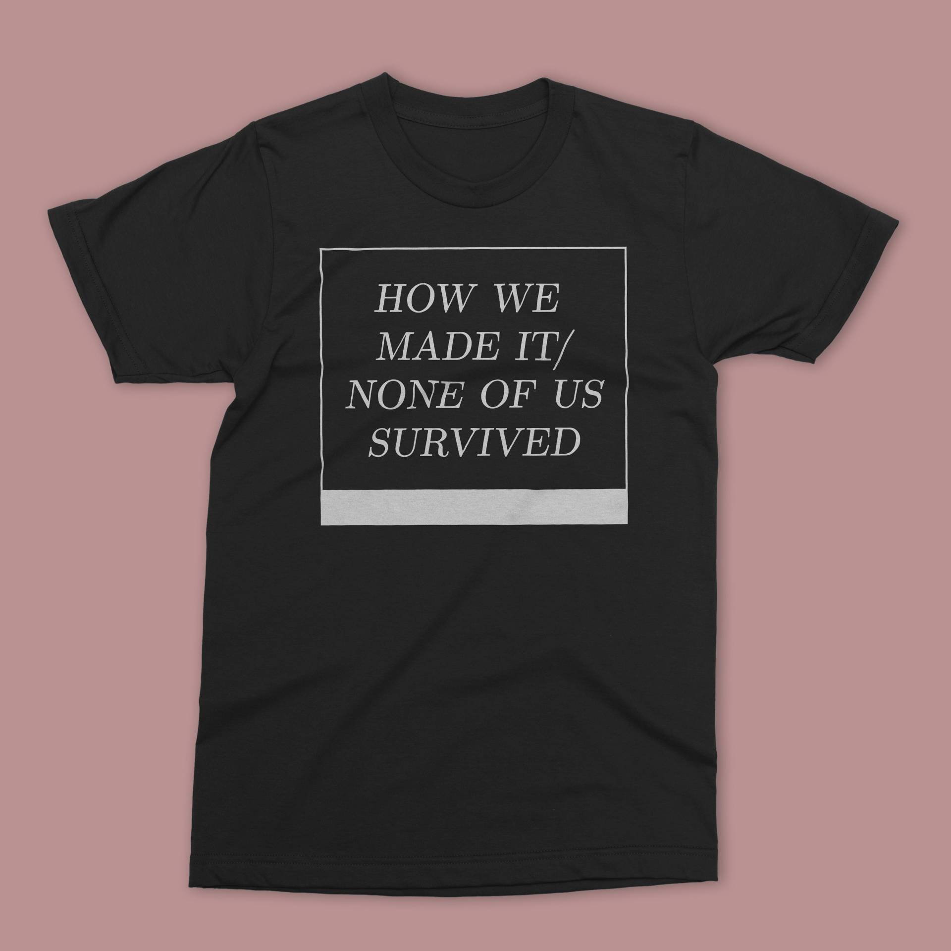 Wie Wir Es Geschafft, T-Shirt | Plus Volksbuch Wie Wir Es Geschafft, T-Shirt | Plus Volksbuch von woeandshucks