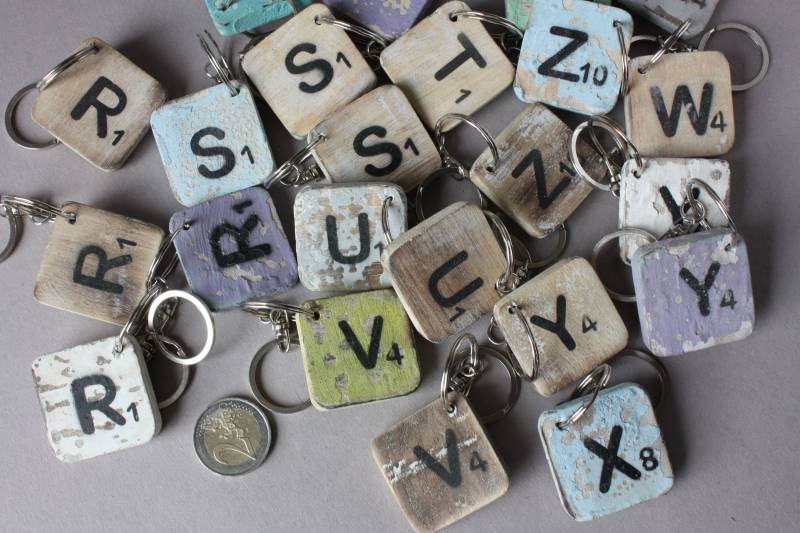 1 Schlüsselanhänger 2, 5cm Scrabble Holz, Rustikale Buchstabe Holzbuchstaben, Sonderzeichen, Zeichen, Persönliche Nachricht Geschenk von wohnraumformer