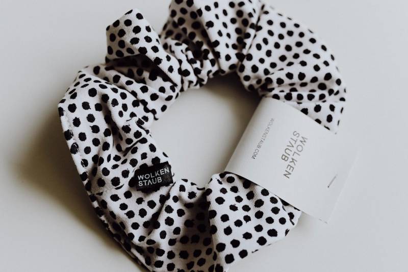 Scrunchie "Dots Iii" Hell Beige/Schwarz Aus Jersey von wolkenstaub