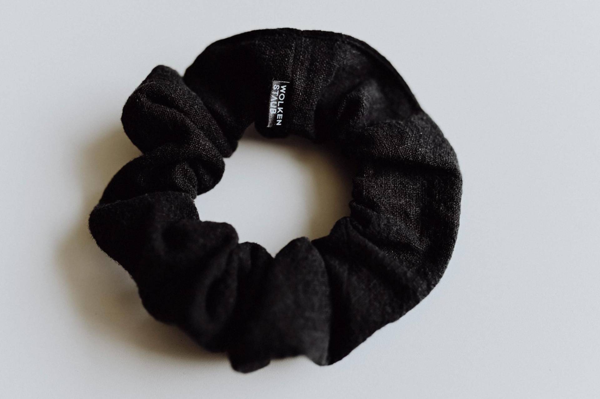 Scrunchie Haargummi Aus 100% Leinen Stone Washed/Schwarz Scrunchie Haargummi Aus 100% Leinen Stone Washed/Schwarz von wolkenstaub