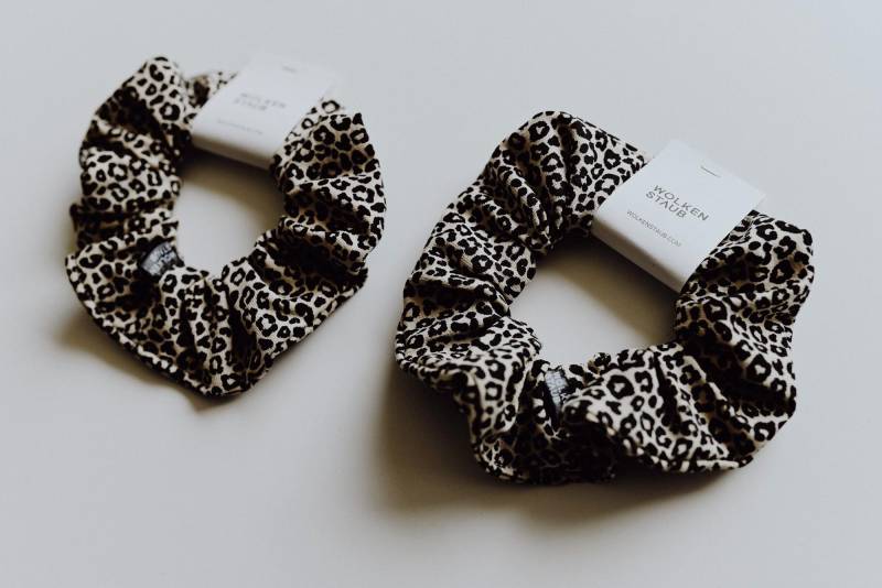 Scrunchie Haargummi "Leo Ii" Aus Jersey, Sand/Schwarz von wolkenstaub