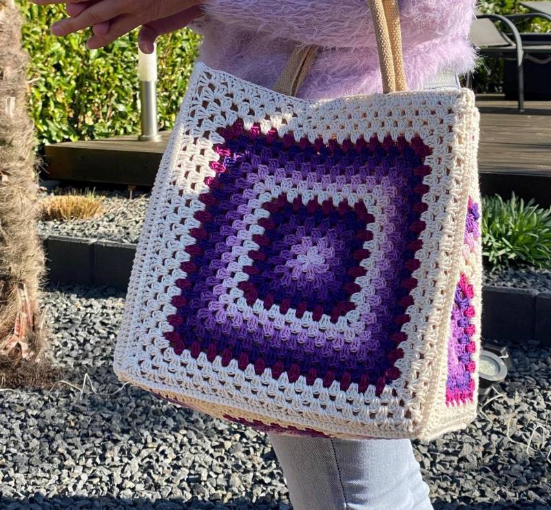 Handgemachte Gehäkelte Boho Tasche - Granny Square Jutetasche | Retro Shopper Aus Baumwolle Einzigartige Strandtasche Handgemachte Gehäkelte Boho Tasche - Granny Square Jutetasche | Retro Shopper Aus Baumwolle Einzigartige Strandtasche von wollmausgis