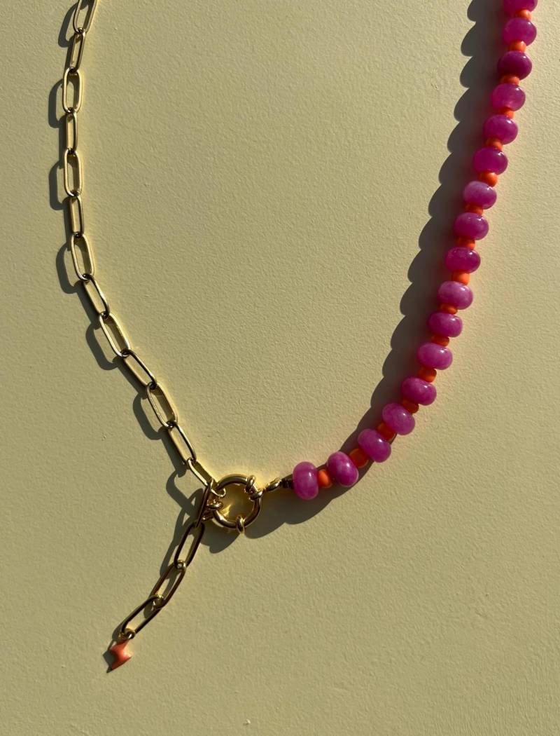 Pink Perlenkette Mit Goldener Gliederkette - Statement Halskette von wonkystudiosde