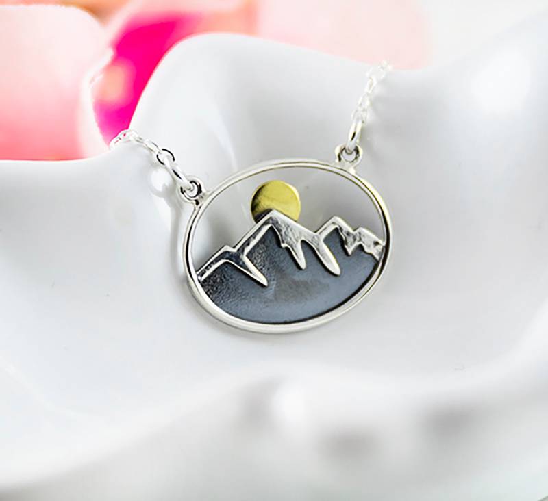 Berghalskette Aus 925Er Silber - Sonnenuntergang in Bronze, Oxidierte Silhouette von woobiebeans