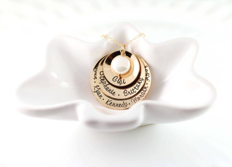 Personalisierte Gold Filled Großmutter Halskette - Handgestempelte Verschachtelte Scheiben von woobiebeans