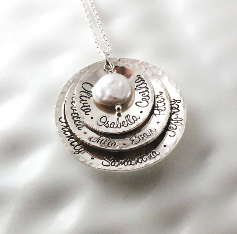 Personalisierte Sterling Silber Großmutter Halskette - Handgestempelte Name Discs, Münzperle von woobiebeans