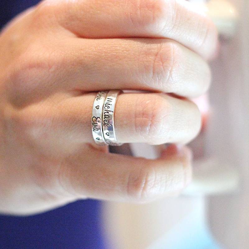 Personalisierter Sterling Silber Namensring - Handgestempelt Stapelband von woobiebeans